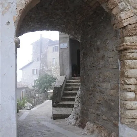 Il Borgo Casa Vacanze Miranda Feriehus *